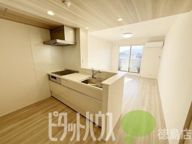 サンセール問屋町Ⅱ（307） リビング