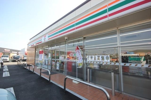 セブンイレブン小松島日開野町店：588m