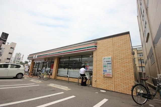 セブンイレブン徳島本町2丁目店：416m