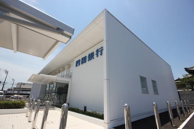 四国銀行小松島支店：1197m