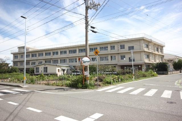 小松島市立新開小学校：812m