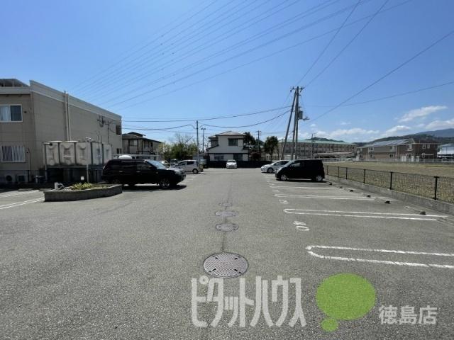 カネイコート日開野Ⅱ 駐車場