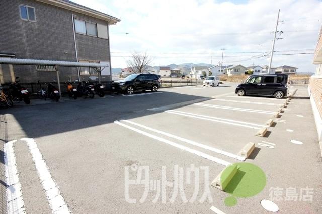 セレブリティ　Ｃ（102） 駐車場