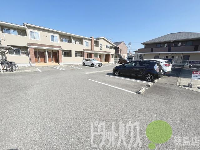 アルバ　カーサⅠ（102） 駐車場