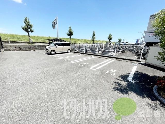 リヴェール　F棟（105） 駐車場
