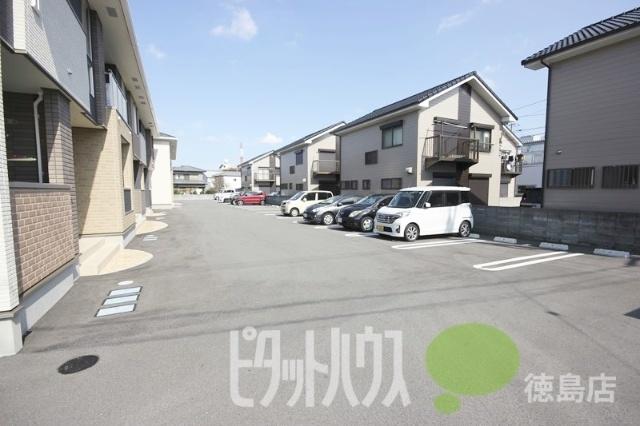 アルカーサⅡ（103） 駐車場