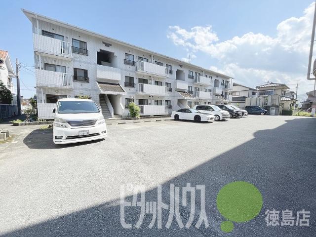 グレースソシア（203） 駐車場