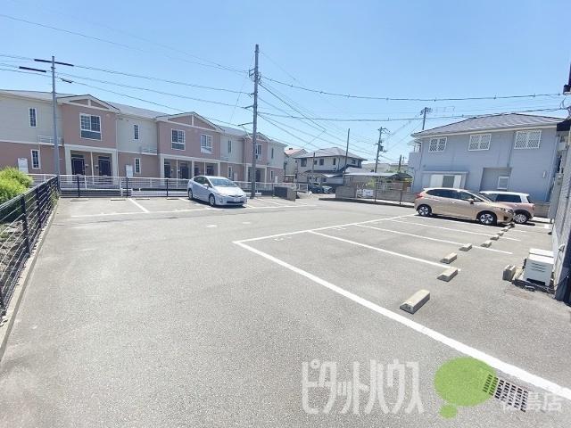 イーグル（203） 駐車場