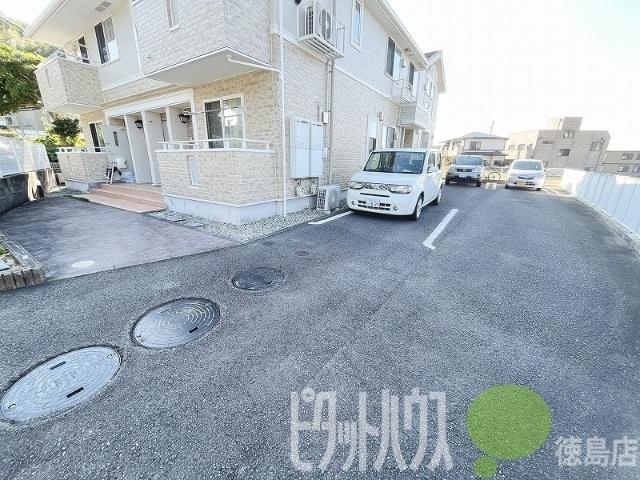 ジョイハウス（103） 駐車場