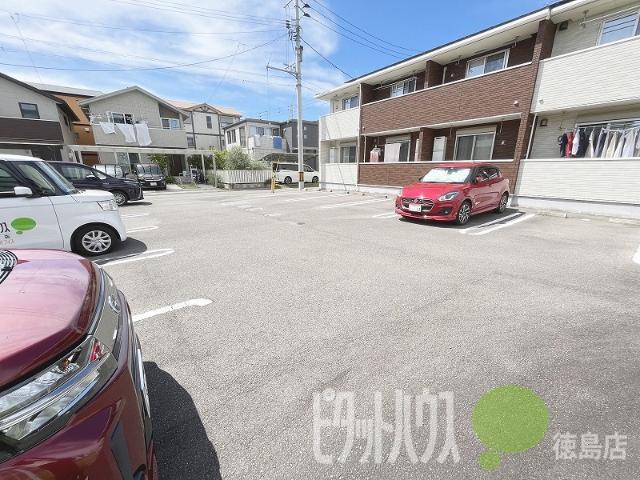 チェレステ　Ｂ（102） 駐車場