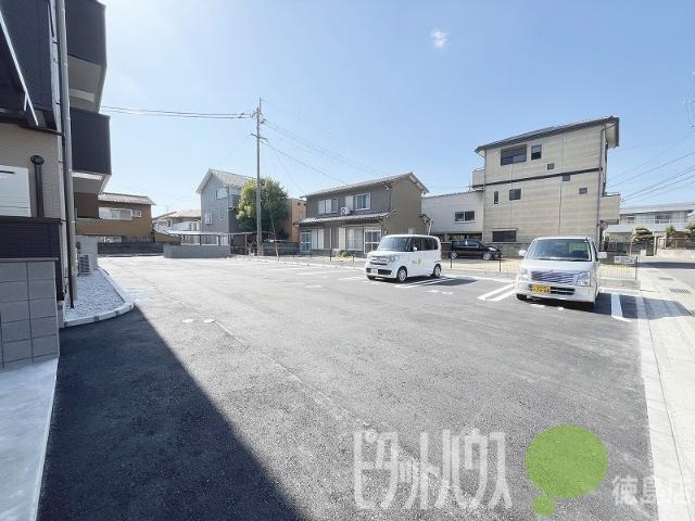 ヒーローキングダム（102） 駐車場