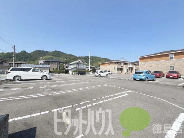 シェルブルー　Ａ（102） 駐車場