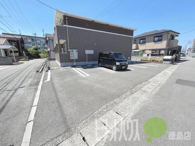 ピアニシモ（102） 駐車場