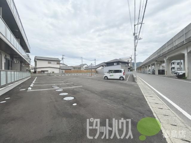 ベルティルミナス（203） 駐車場