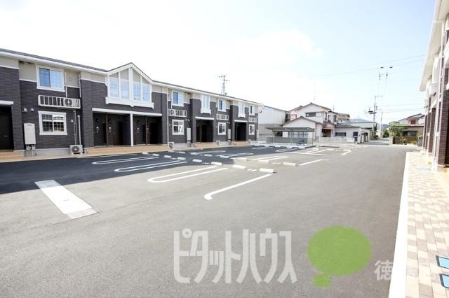 ナイトＡ（201） 駐車場
