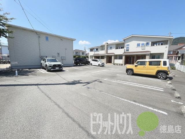 アクア・アルテＢ（101） 駐車場
