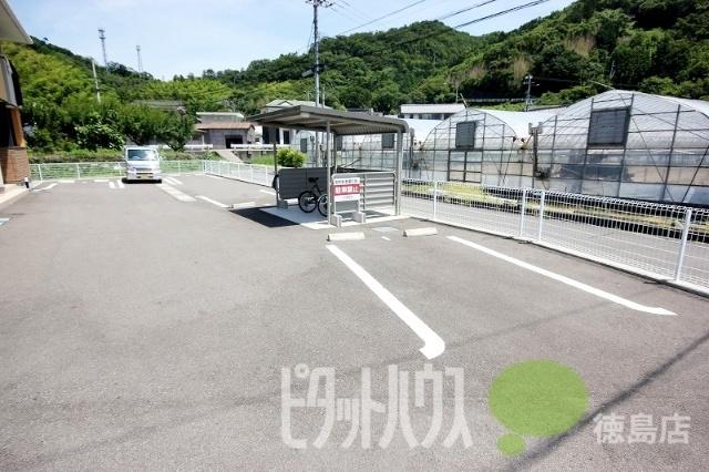 リンク　Ａ（201） 駐車場