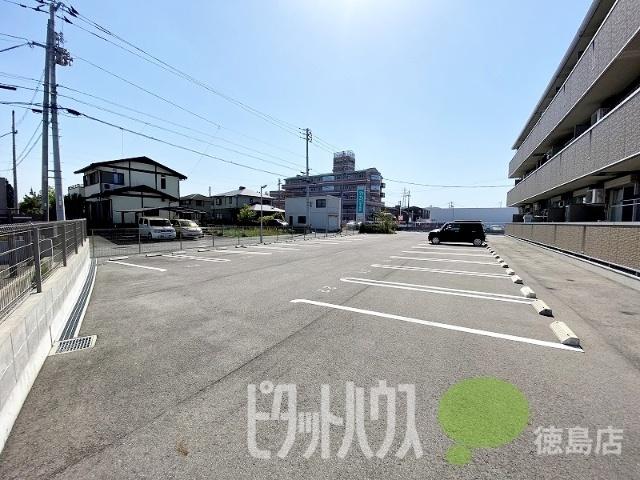 キャトルセゾン（205） 駐車場