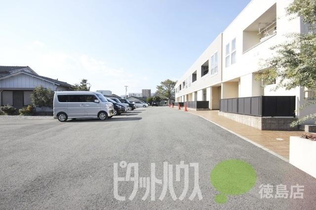 ＣＡＤＥＬ南昭和 駐車場