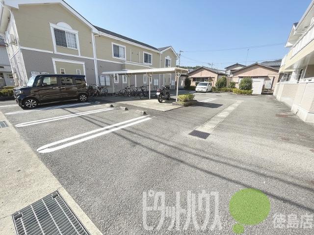キャプリコートＢ（105） 駐車場