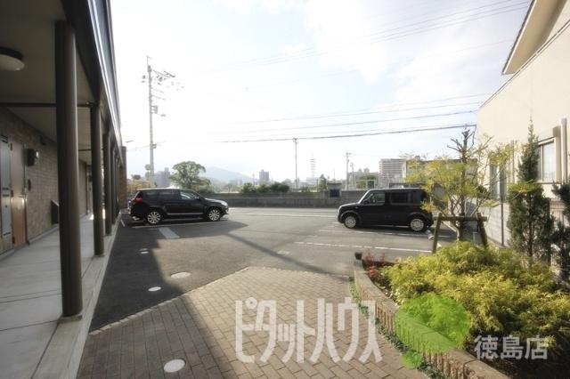 ＨＡＰＰＹ　大岡（201） 駐車場