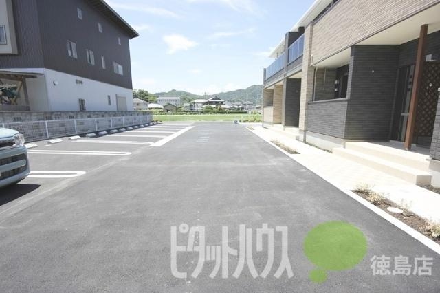 ミニョンさくら（102） 駐車場