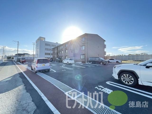 サンセール問屋町（202） 駐車場