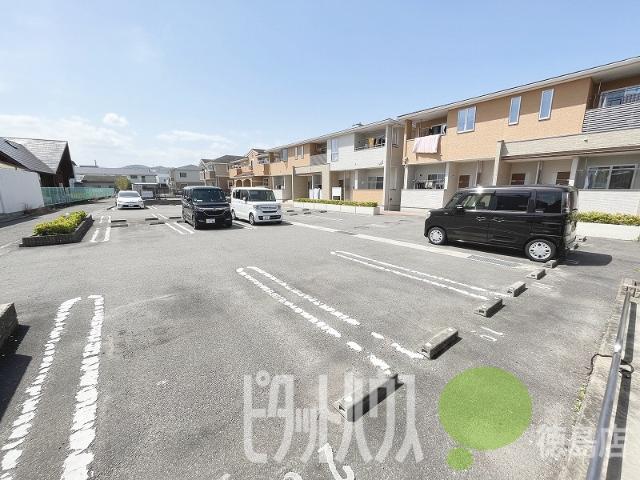 ローズガーデン　Ａ（202） 駐車場