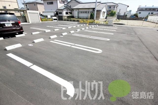 レ・セーナ沖洲Ａ（205） 駐車場