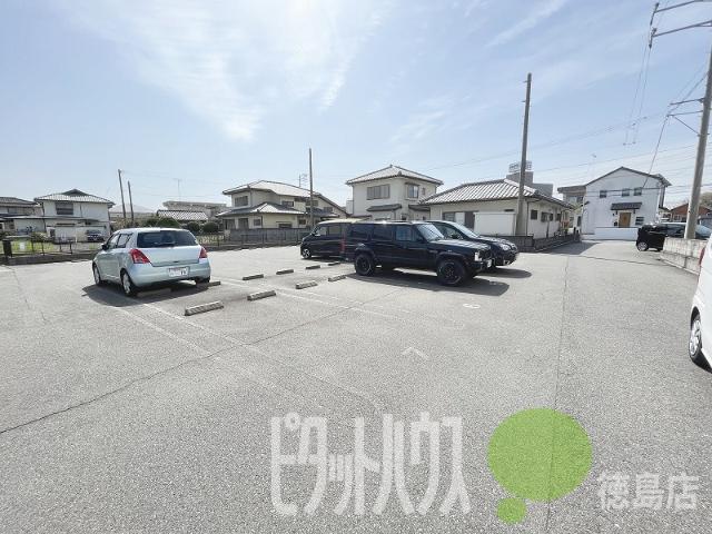 マルハⅠ番館 駐車場