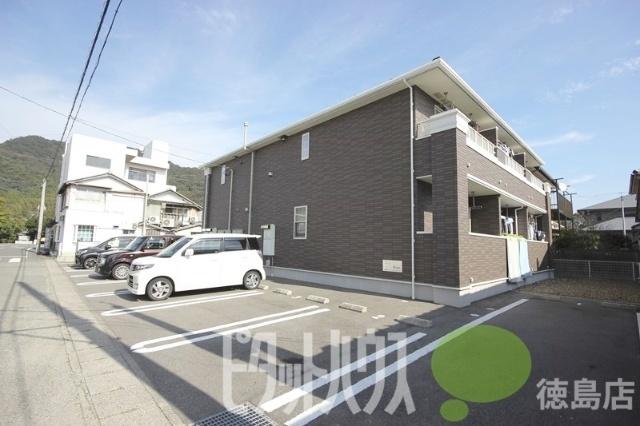 スターリースカイ（101） 駐車場