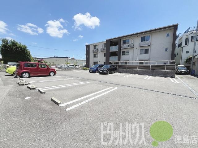 徳島市万代町マンション 駐車場