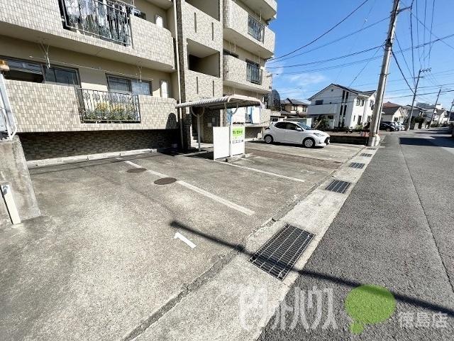 ソシア原 駐車場