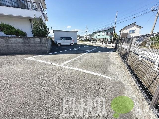 レトア三軒屋 駐車場