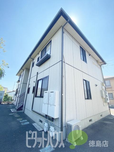 徳島市八万町アパート エントランス