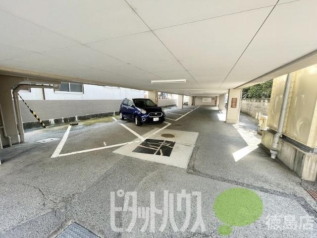 ビルドエポック 駐車場