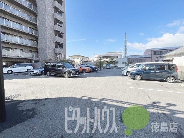 徳島市北前川町マンション 駐車場