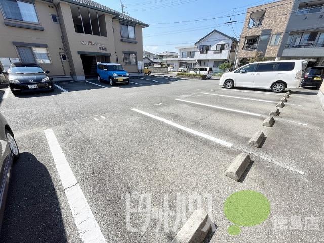 徳島市西新浜町アパート 駐車場