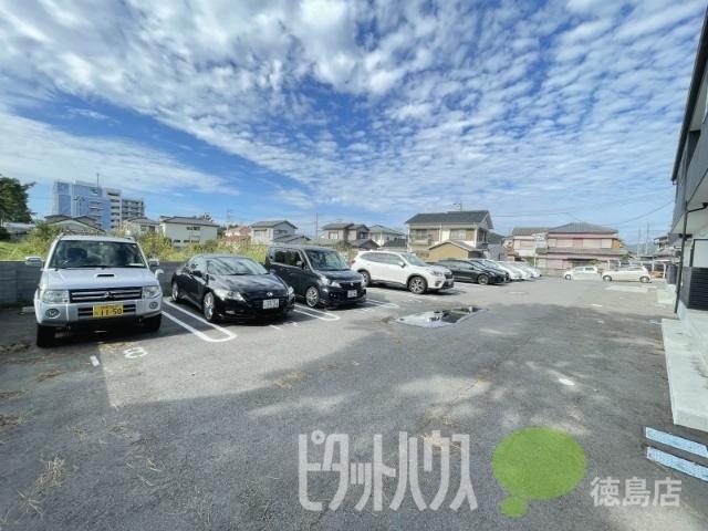 徳島市津田町アパート 駐車場