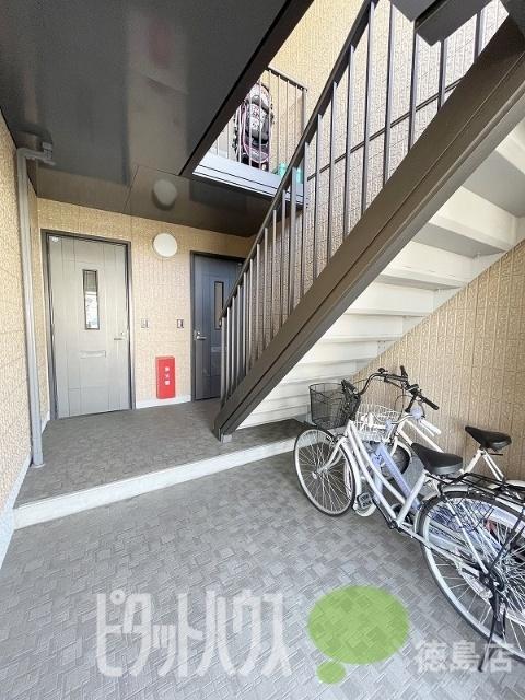 徳島市西新浜町アパート エントランス
