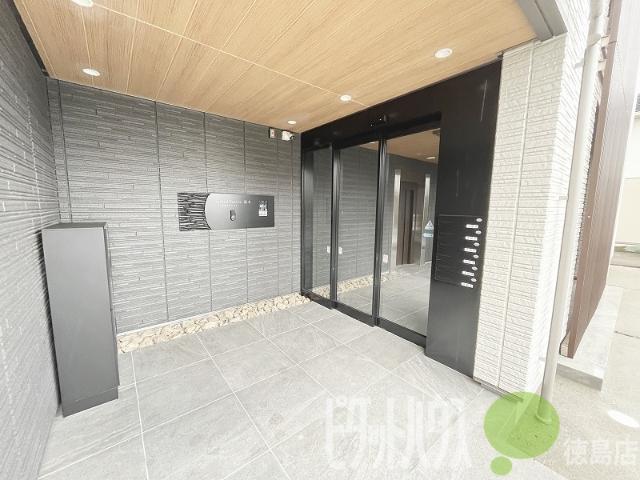 徳島市蔵本元町マンション エントランス