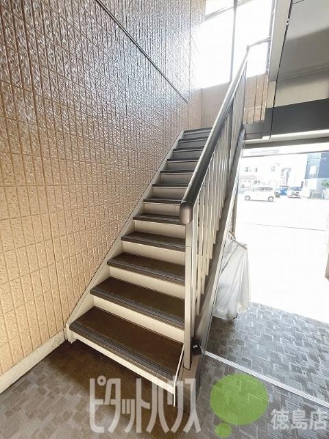 徳島市八万町アパート エントランス