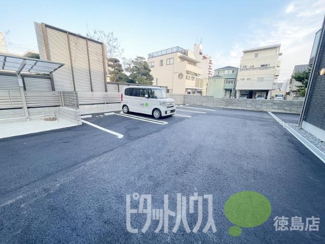 徳島市富田橋マンション 駐車場