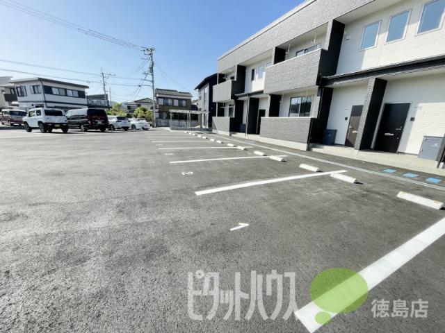 徳島市八万町アパート 駐車場