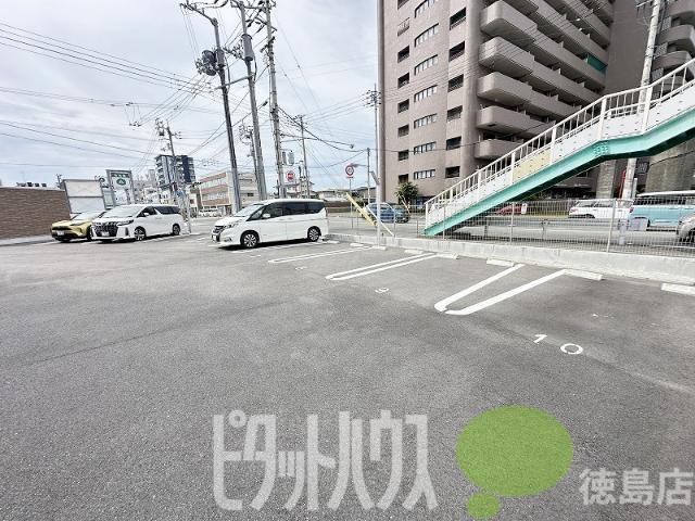徳島市助任橋マンション 駐車場