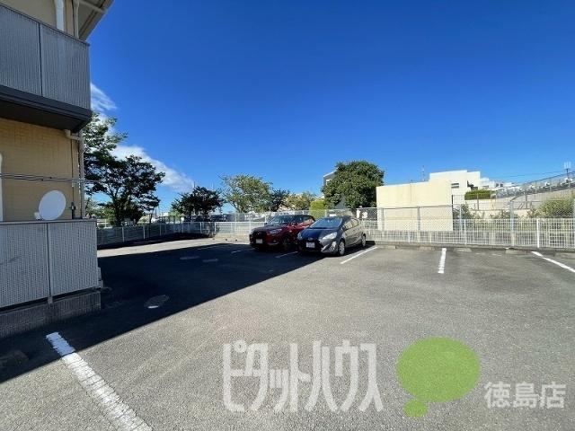 ハミングタウンⅤ（115） 駐車場