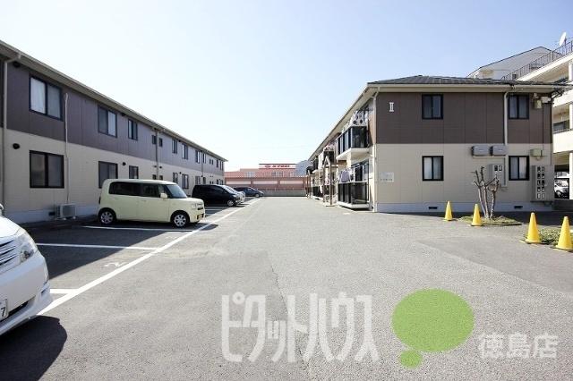 徳島市中昭和町アパート 駐車場