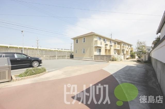 クウラージュ　Ｆ（1） 駐車場