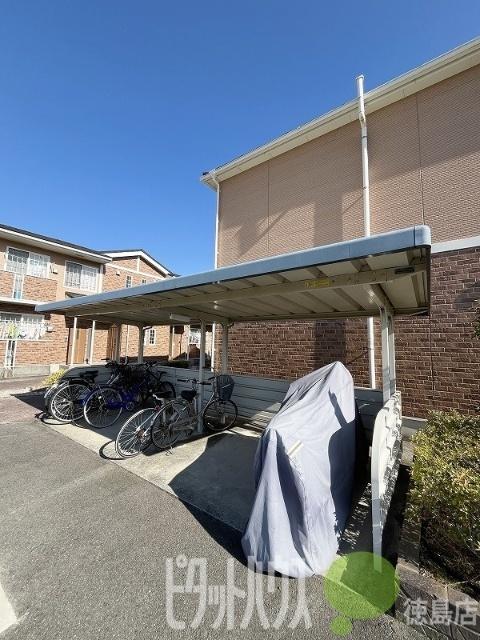 小松島市日開野町アパート 駐車場