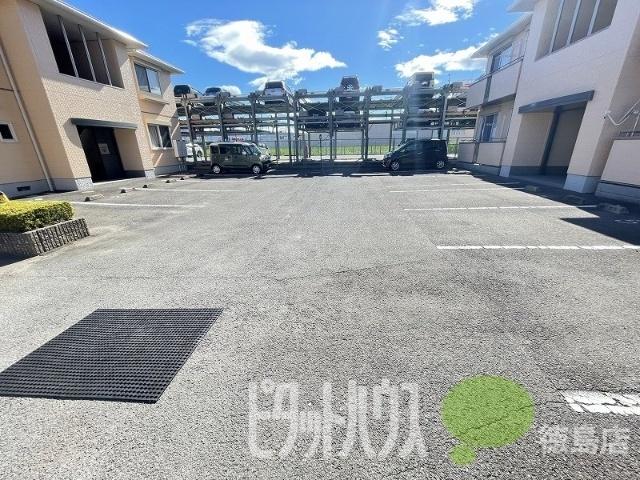 ハミングタウンⅡ 駐車場